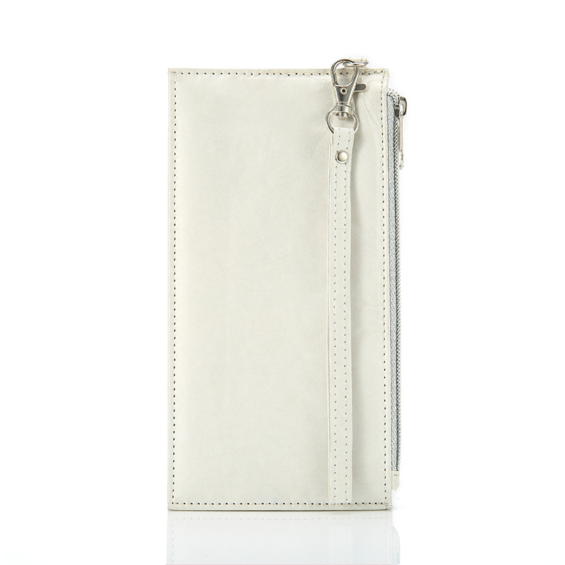 Stylish wristlet purse