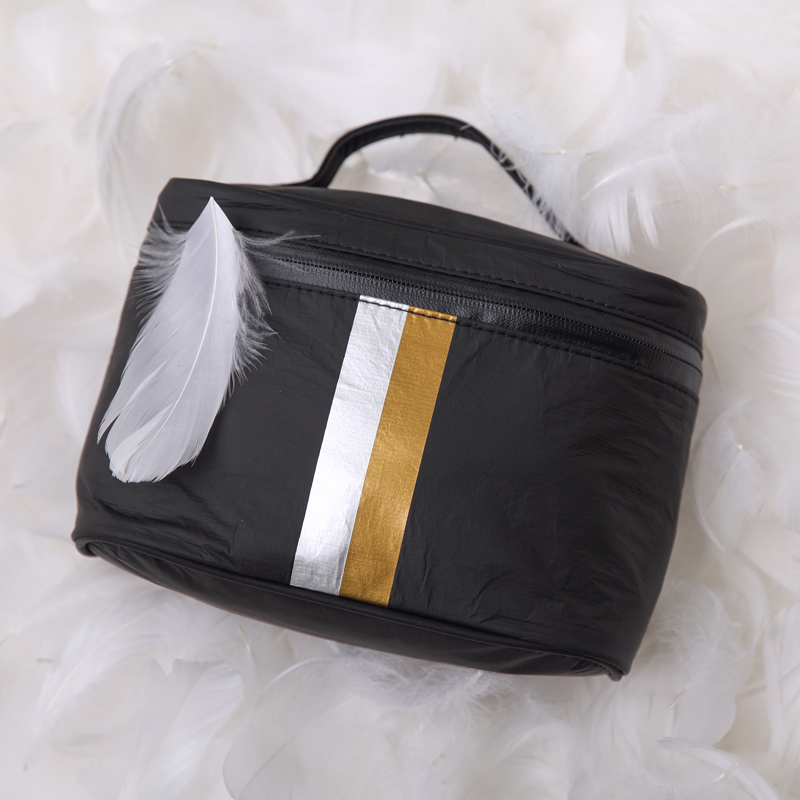 sac à cosmétiques de créateur avec du noir avec une double ligne métallique Tyvek trousse de maquillage et trousse de toilette